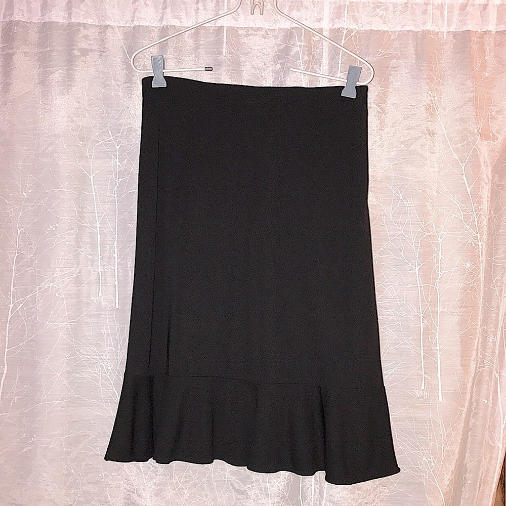 (NWOT) Isaac Mizrahi Black Midi Length Skirt